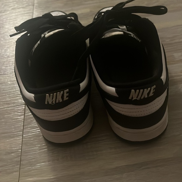 COPY - Nike panda dunks. Size 6.5 men’s, 8.5 women’s. Only worn maybe 5 times. - Picture 3 of 4